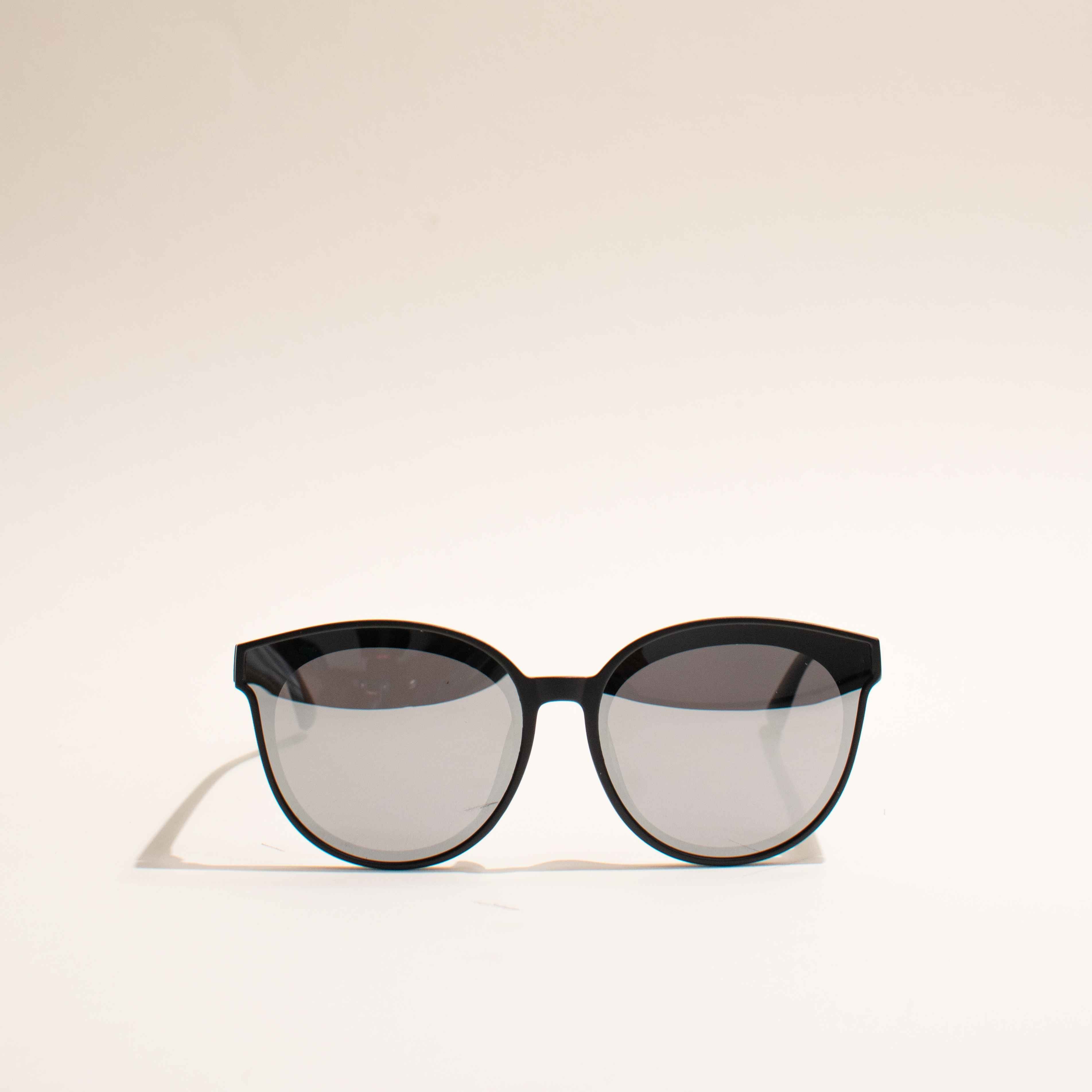 Stay Chic Round Jade Black Sunglass Eyewear ERL