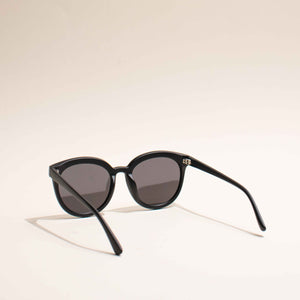 Stay Chic Round Jade Black Sunglass Eyewear ERL