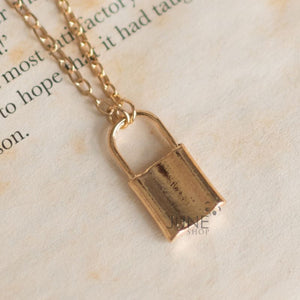 Gorgeous Gold Lock Pendant - Necklace Necklace June Trading