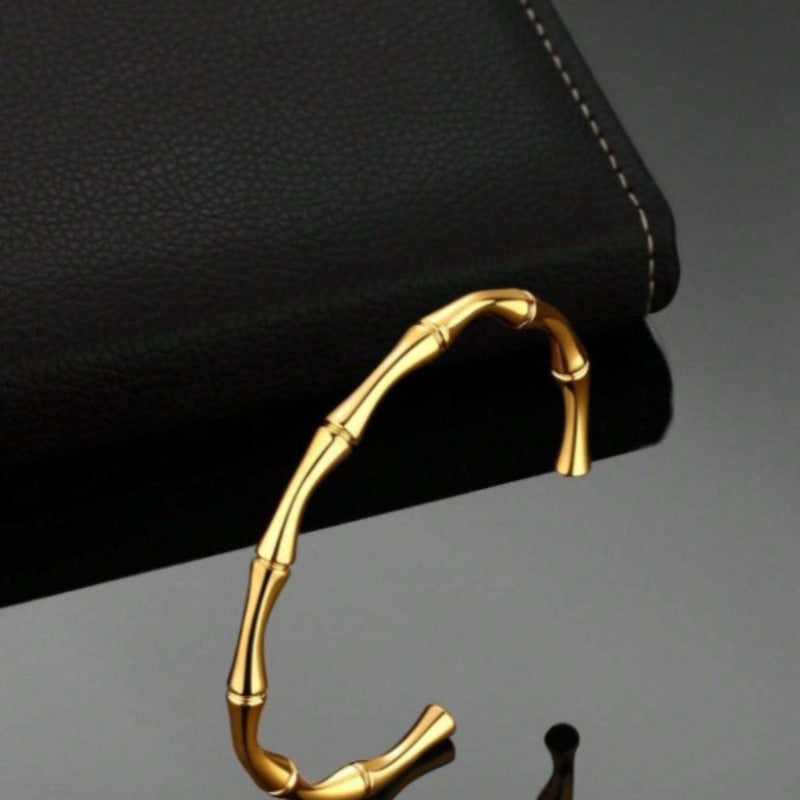Timeless Beauty: Effortless Bracelet - Vintage Charm