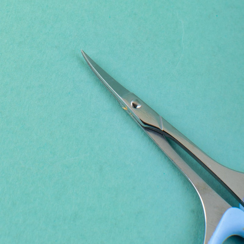 Eyelid Grooming Kit with Scissors