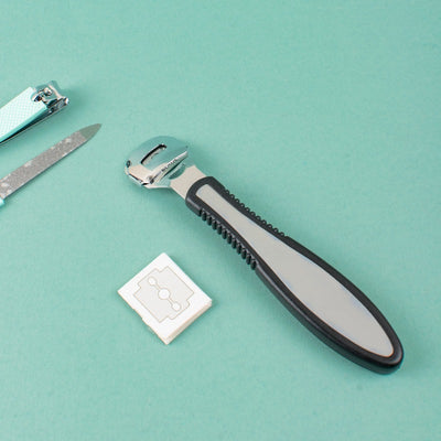 Callus Removal Tool with Replaceable Blades