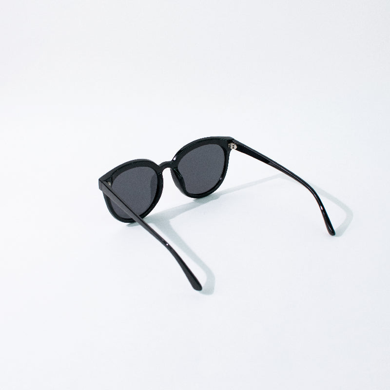 Stay Chic Round Jade Black Sunglass Eyewear ERL   