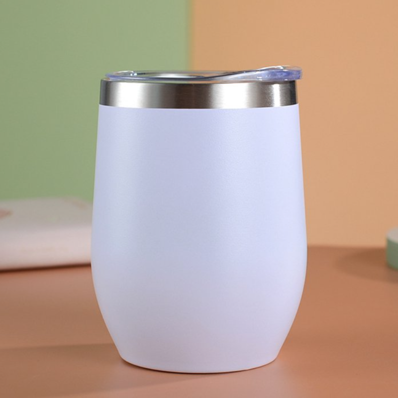Safe Sip Companion: Tumbler with Lid Protection