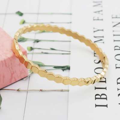 Timeless Beauty: Effortless Bracelet - Honey Comb